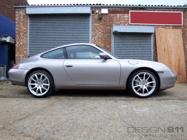 Porsche 996 Carrera 4 with 19' Style 1052 alloy wheels